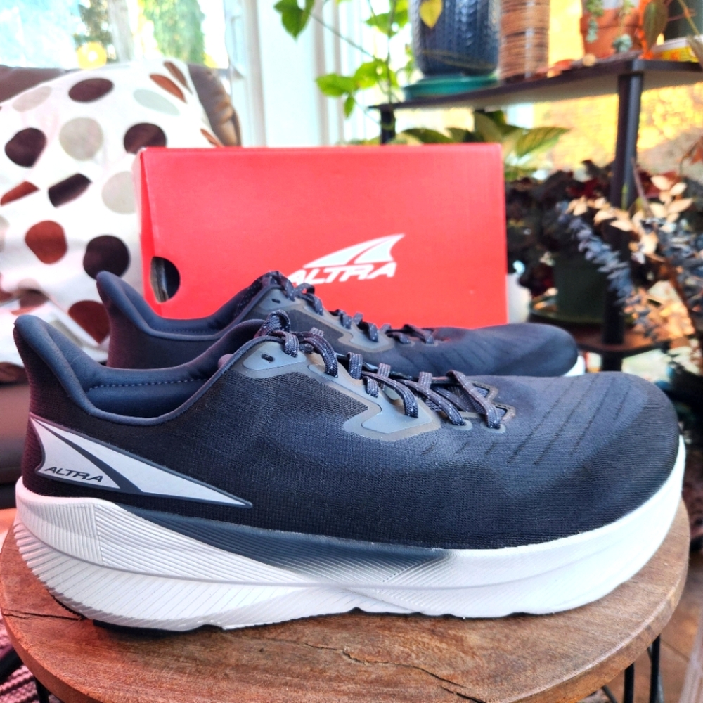 Mens Altra Experience Flow Running Shoes- EFFECTIVELY NEW